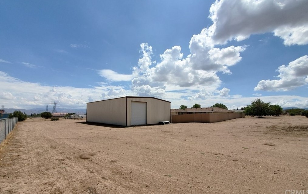 14184 Wells Fargo St, Hesperia CA  92344-8158 exterior