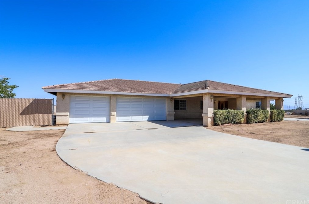 14184 Wells Fargo St, Hesperia CA  92344-8158 exterior