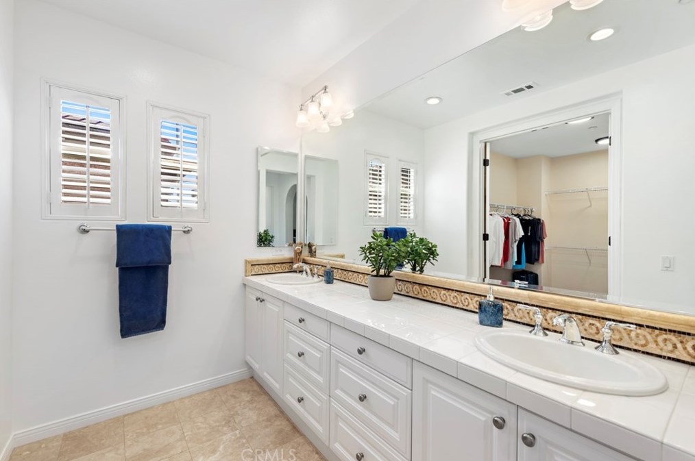 21323 Andalucia Ln, Huntington Beach CA  92648-5745 exterior