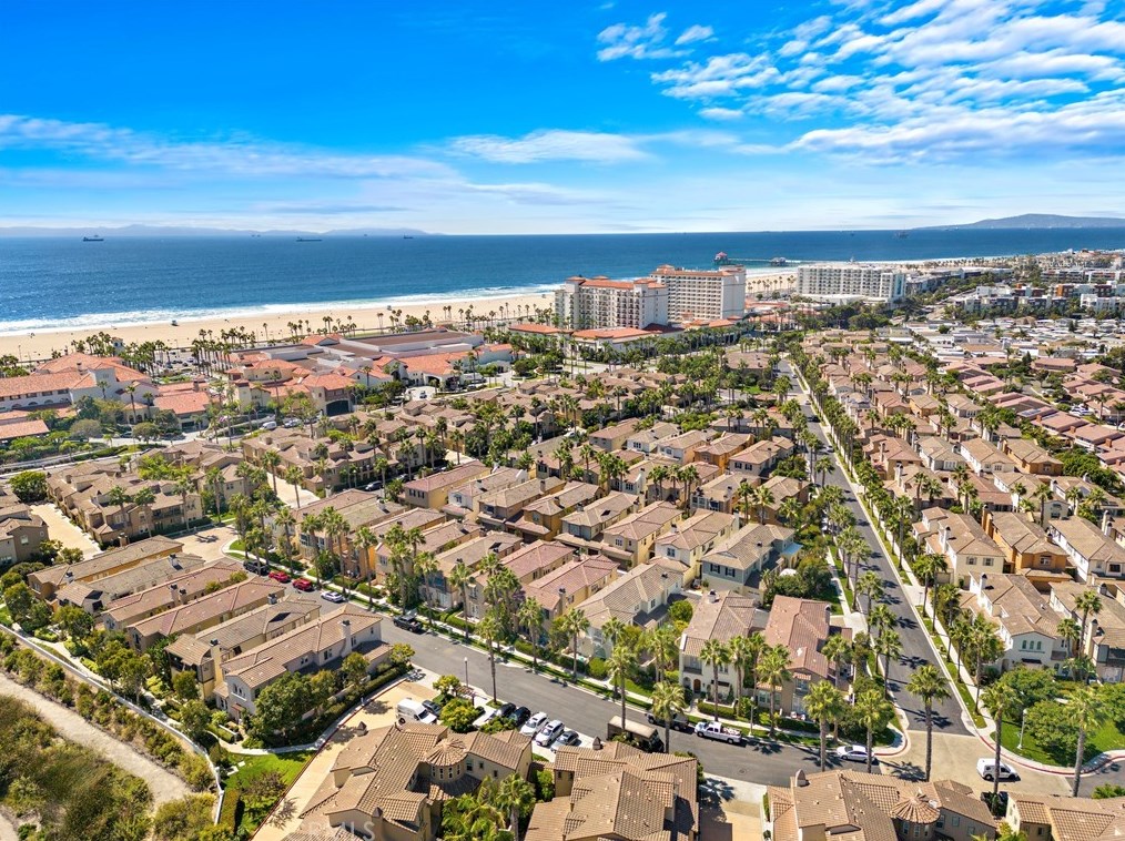 21323 Andalucia Ln, Huntington Beach CA  92648-5745 exterior