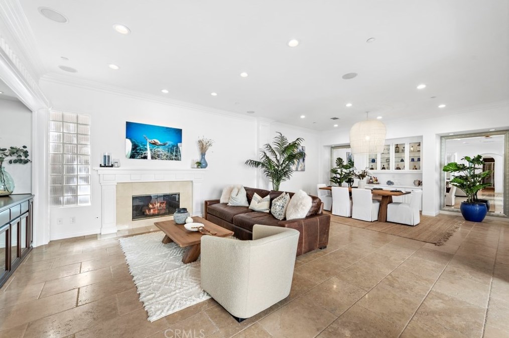 21323 Andalucia Ln, Huntington Beach CA  92648-5745 exterior
