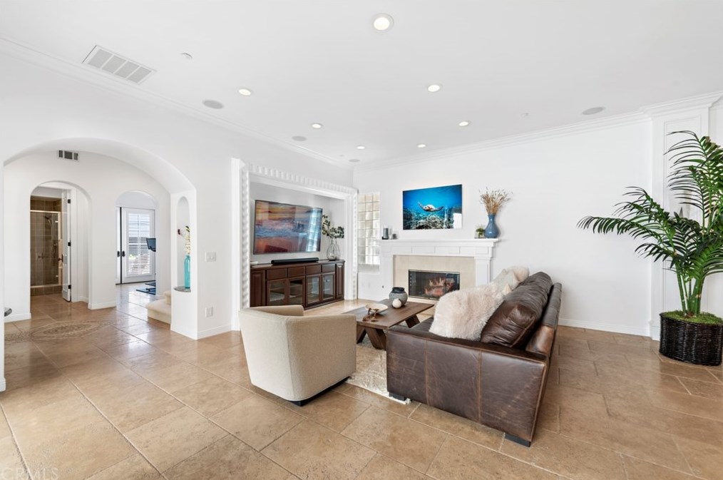 21323 Andalucia Ln, Huntington Beach CA  92648-5745 exterior