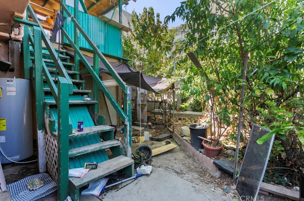 6249 Meridian St, Los Angeles CA  90042-2839 exterior