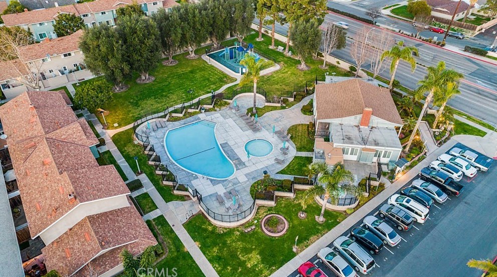 9864 Continental Dr, Huntington Beach CA  92646-4241 exterior