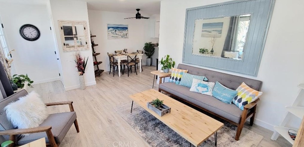 9864 Continental Dr, Huntington Beach CA  92646-4241 exterior