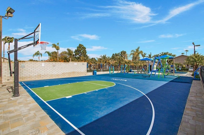 9864 Continental Dr, Huntington Beach CA  92646-4241 exterior