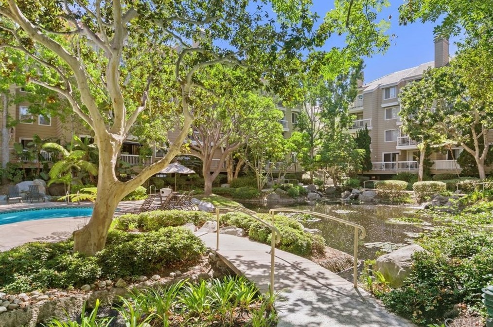 20301 Bluffside Cir, Huntington Beach CA  92646-8521 exterior