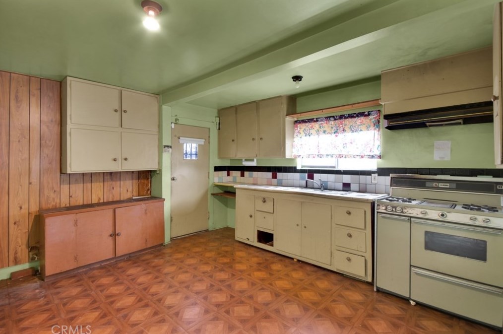 10606 Mckinley Ave, Los Angeles CA 90011-3144 exterior