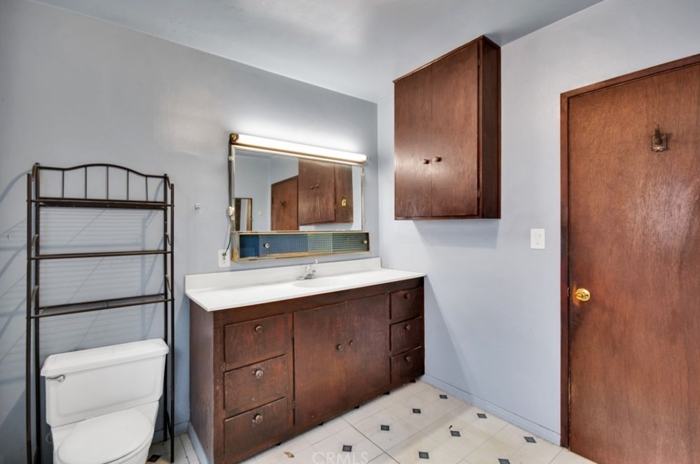 10606 Mckinley Ave, Los Angeles CA 90011-3144 exterior