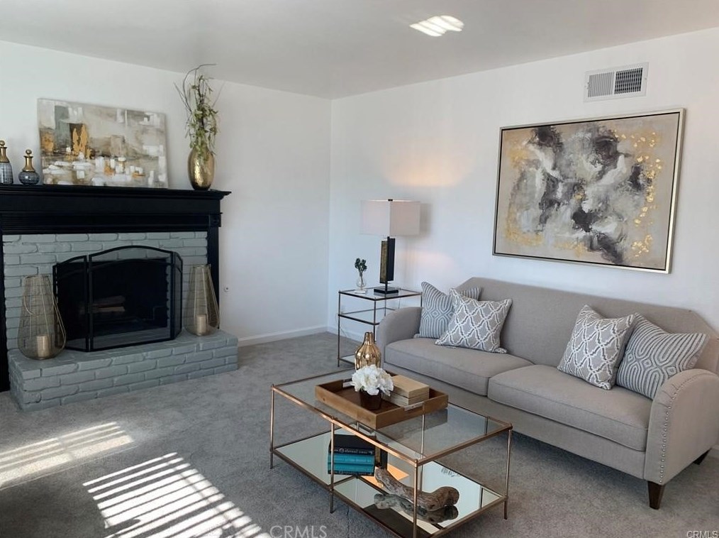 17102 Kampen Ln, Huntington Beach CA  92647-6016 exterior