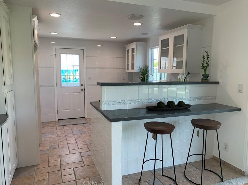 17102 Kampen Ln, Huntington Beach CA  92647-6016 exterior