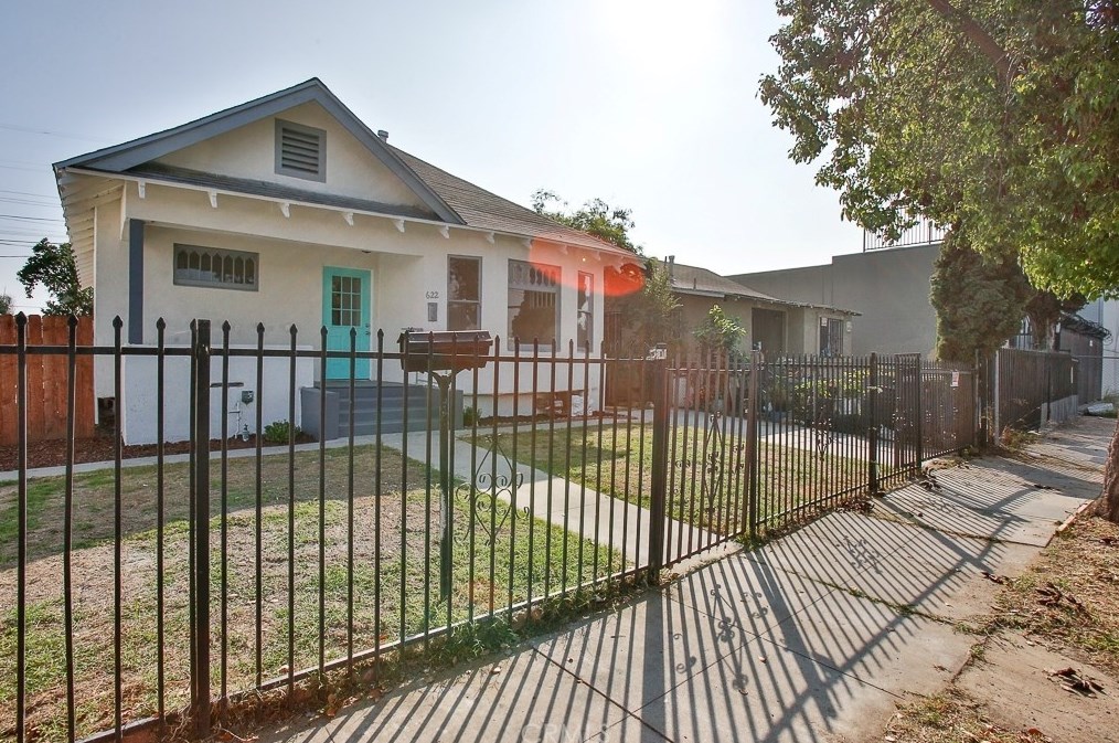 622 35th St, Los Angeles CA  90011-2429 exterior