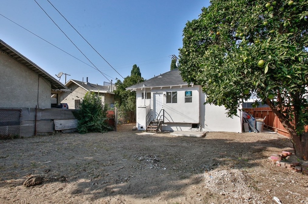 622 35th St, Los Angeles CA  90011-2429 exterior