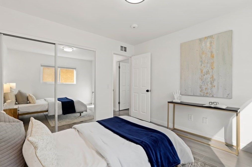 18229 Friar St, Los Angeles CA  91335-7034 exterior