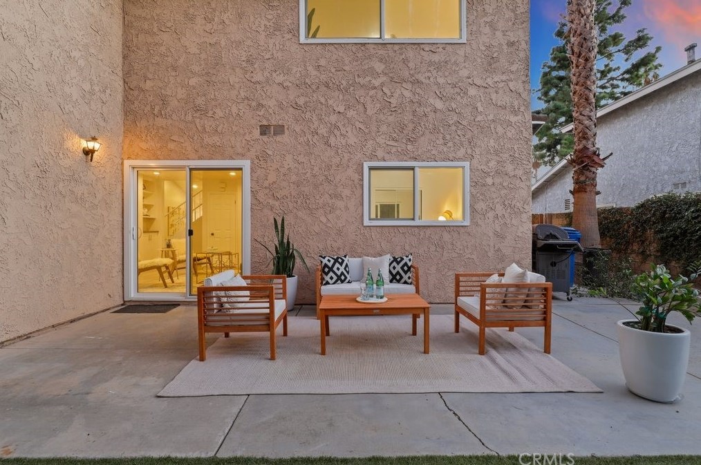 18229 Friar St, Los Angeles CA  91335-7034 exterior
