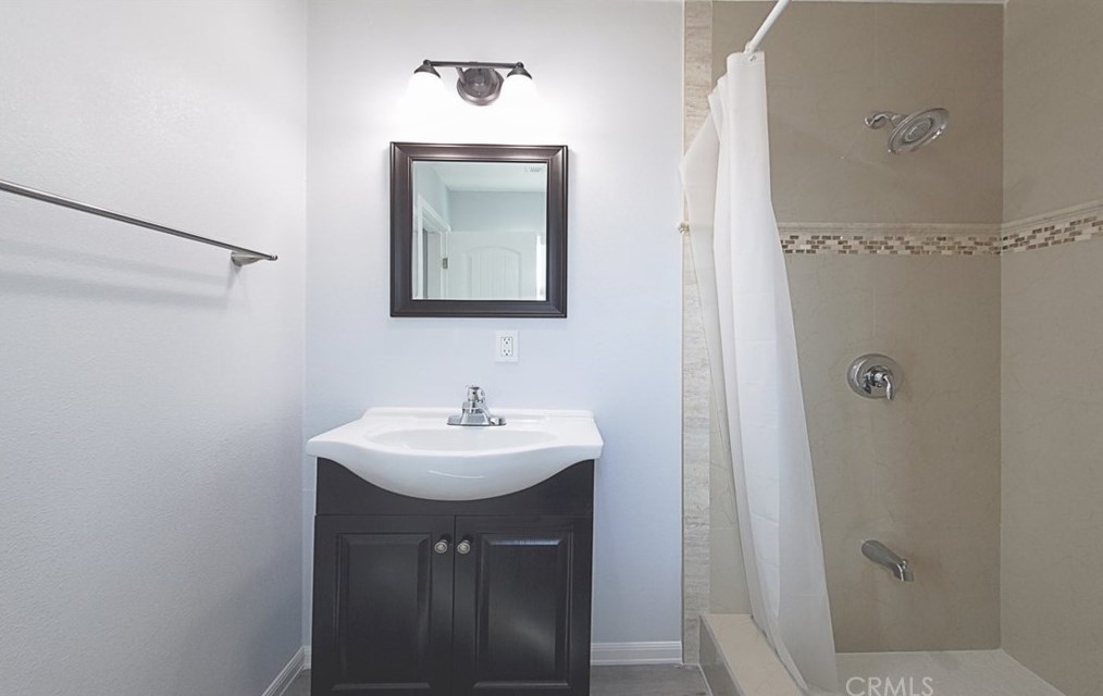 16542 Hart Cir, Huntington Beach CA  92647-4815 exterior
