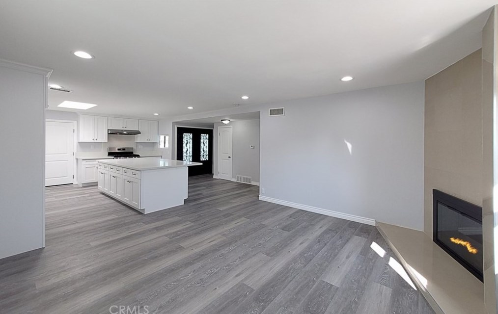 16542 Hart Cir, Huntington Beach CA  92647-4815 exterior