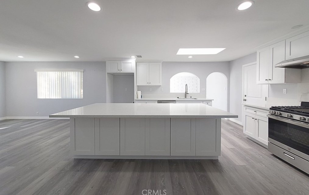16542 Hart Cir, Huntington Beach CA  92647-4815 exterior