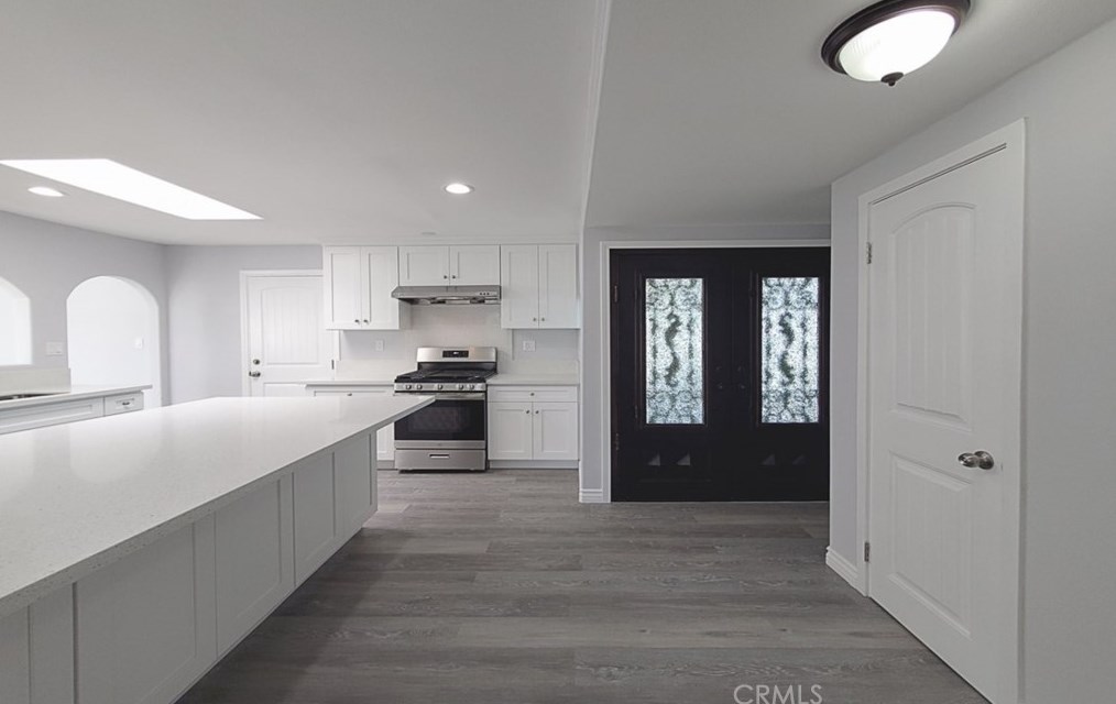 16542 Hart Cir, Huntington Beach CA  92647-4815 exterior