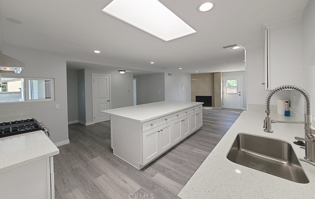 16542 Hart Cir, Huntington Beach CA  92647-4815 exterior