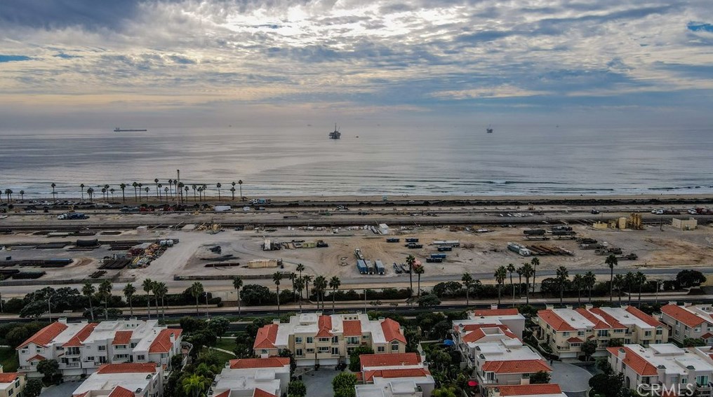 6225 Greenbrier Dr, Huntington Beach CA  92648-5545 exterior