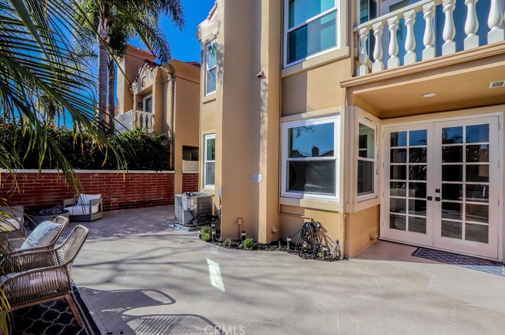 6225 Greenbrier Dr, Huntington Beach CA  92648-5545 exterior
