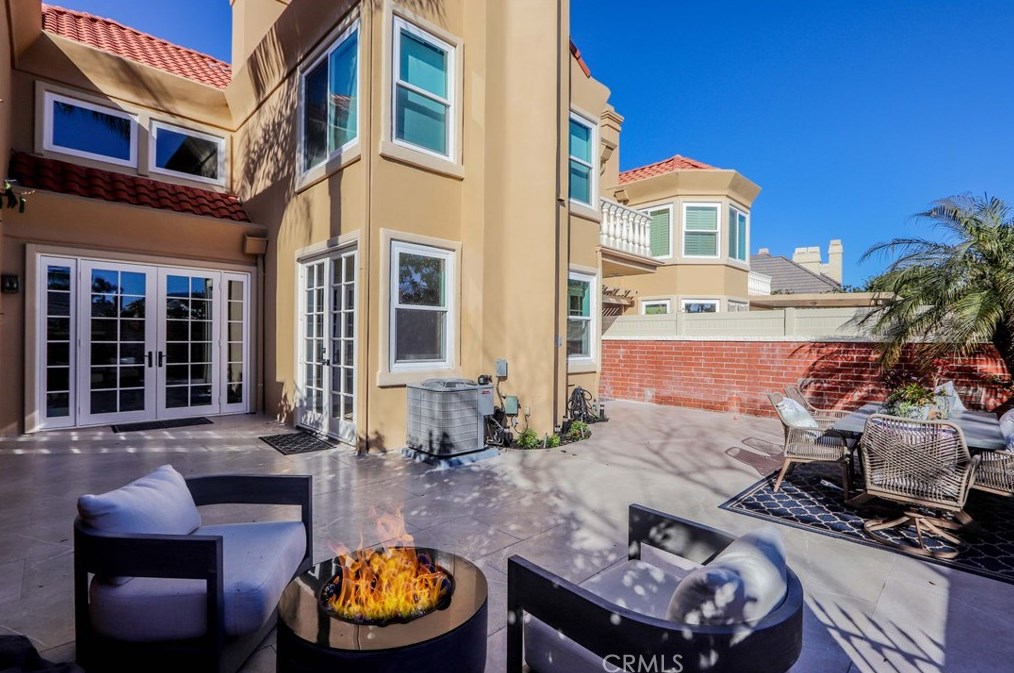 6225 Greenbrier Dr, Huntington Beach CA  92648-5545 exterior
