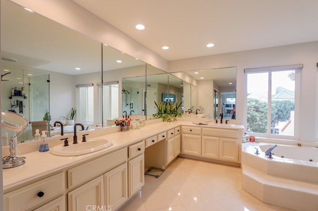 6225 Greenbrier Dr, Huntington Beach CA  92648-5545 exterior