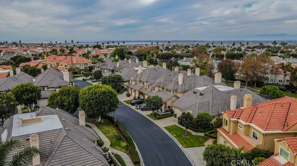 6225 Greenbrier Dr, Huntington Beach CA  92648-5545 exterior