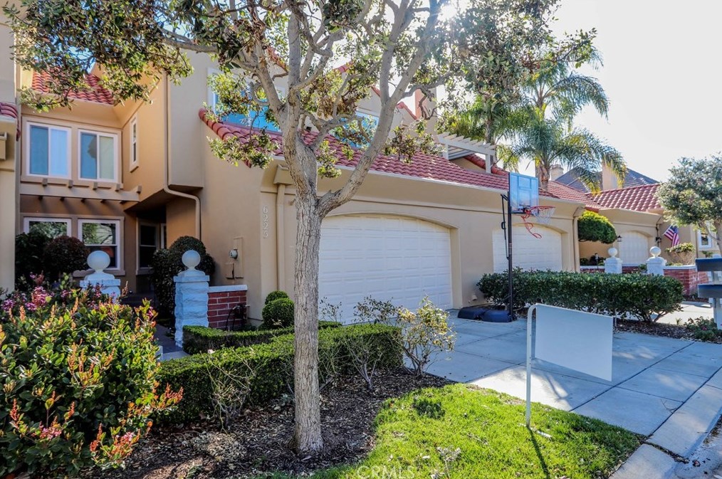 6225 Greenbrier Dr, Huntington Beach CA  92648-5545 exterior