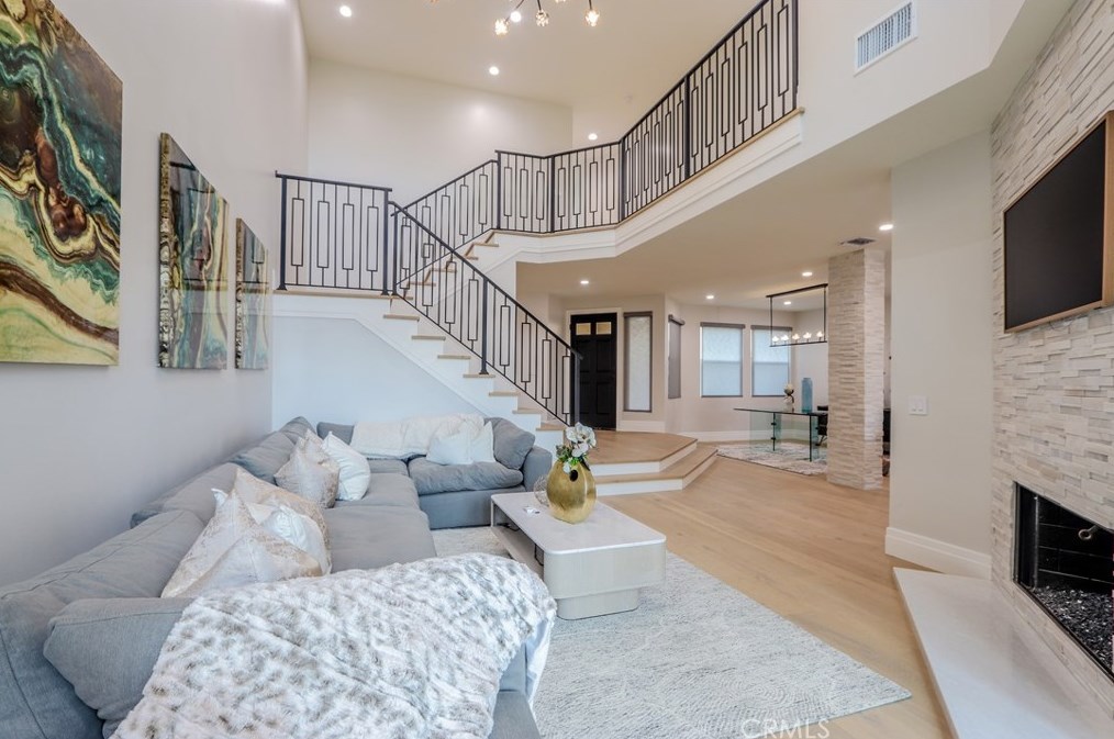 6225 Greenbrier Dr, Huntington Beach CA  92648-5545 exterior