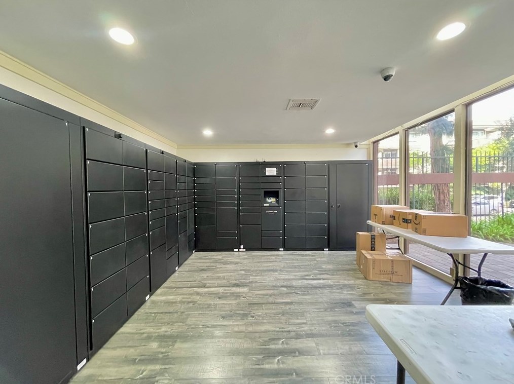 6000 Canterbury Dr, Los Angeles CA  90230-6853 exterior