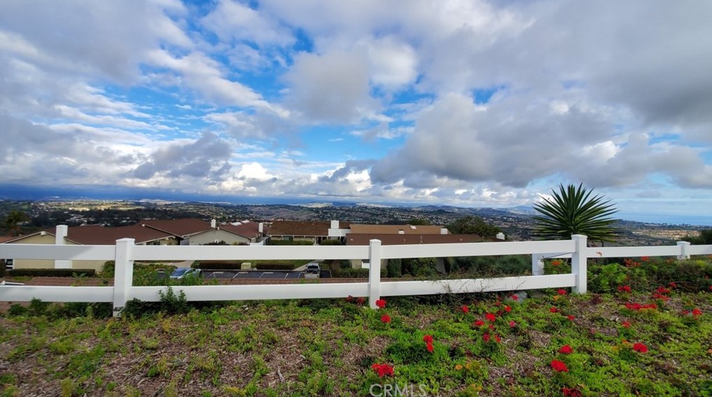 31482 Flying Cloud Dr, Laguna Beach CA  92677-2754 exterior