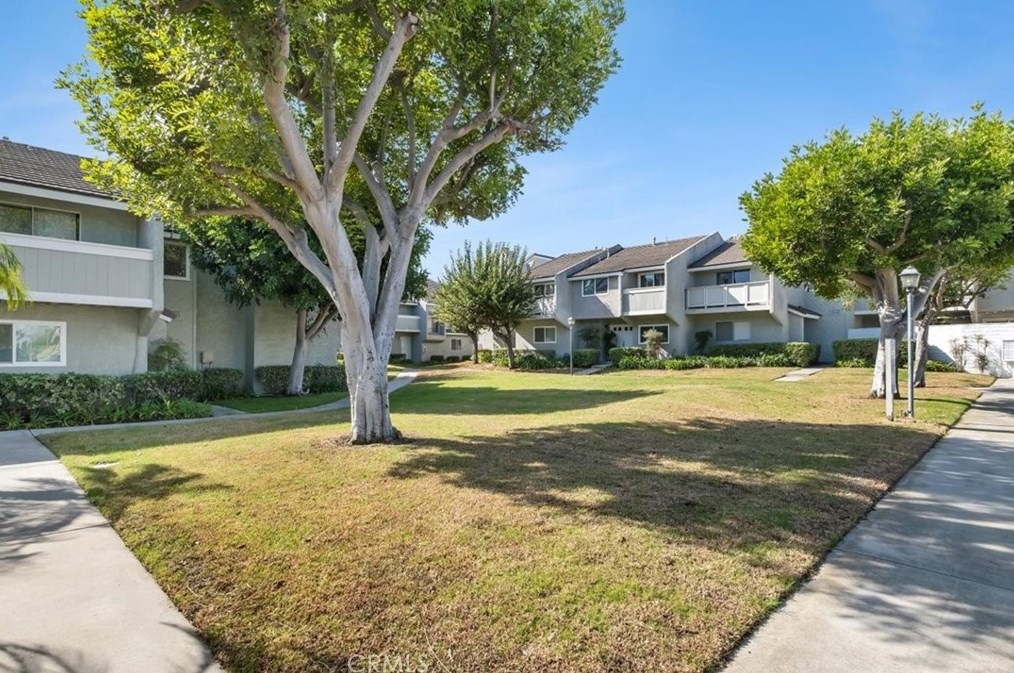 18816 Thornwood Cir, Huntington Beach CA  92646-1773 exterior