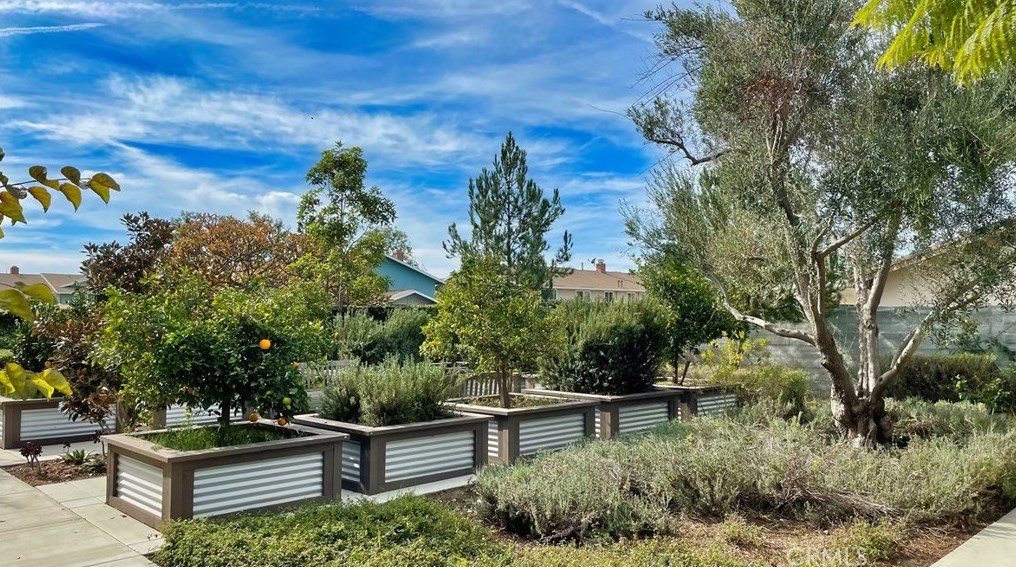 1040 Harbor Blvd, Santa Ana CA  92704-1668 exterior