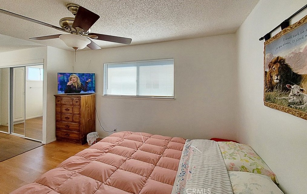 16552 Hart Cir, Huntington Beach CA  92647-4815 exterior