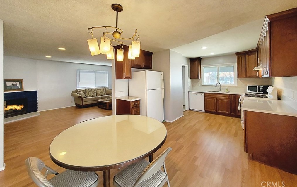 16552 Hart Cir, Huntington Beach CA  92647-4815 exterior
