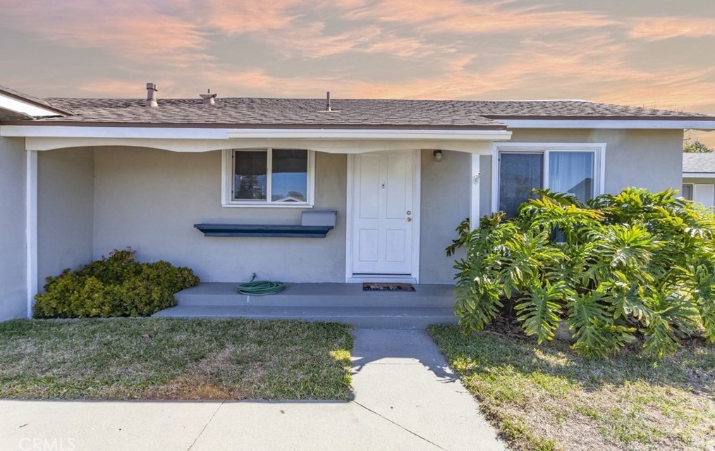 16552 Hart Cir, Huntington Beach CA  92647-4815 exterior