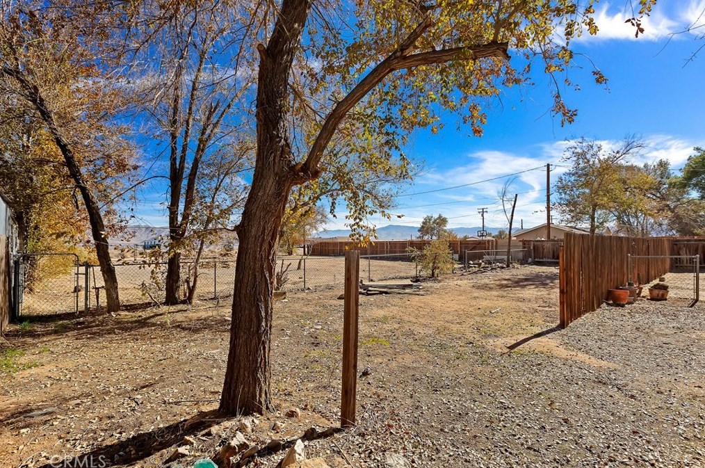 14063 Quinnault Rd, Apple Valley CA  92307-4252 exterior