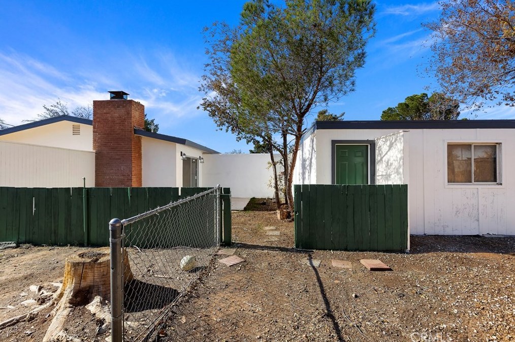 14063 Quinnault Rd, Apple Valley CA  92307-4252 exterior