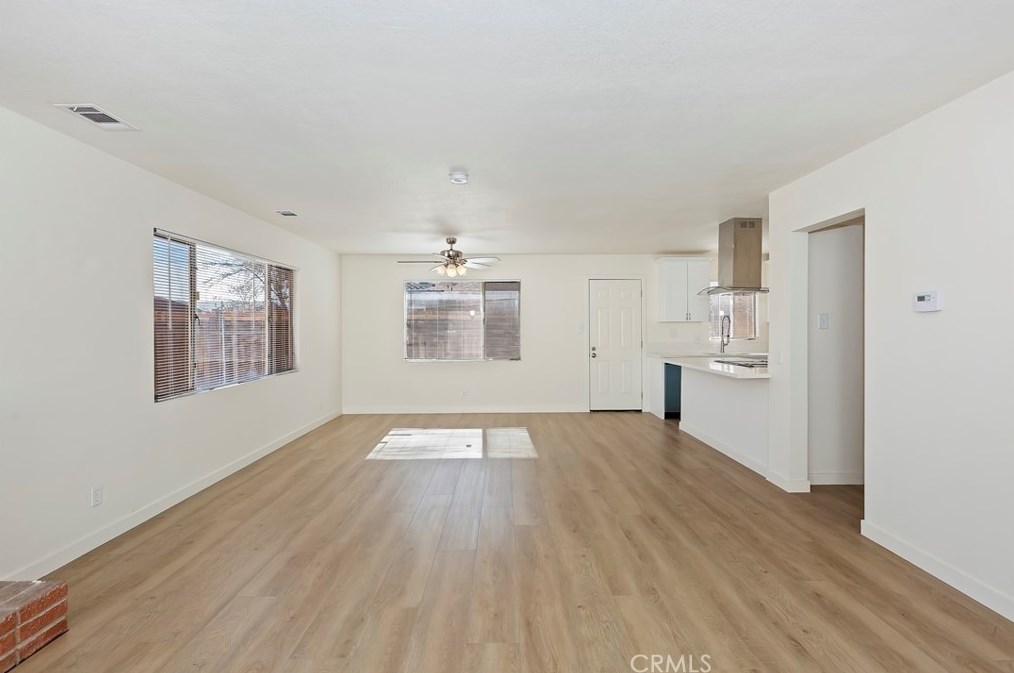 14063 Quinnault Rd, Apple Valley CA  92307-4252 exterior