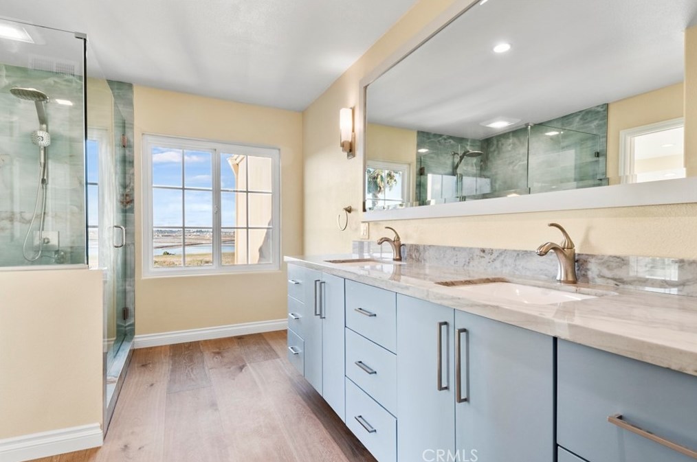 19245 Seabrook Ln, Huntington Beach CA  92648-5521 exterior