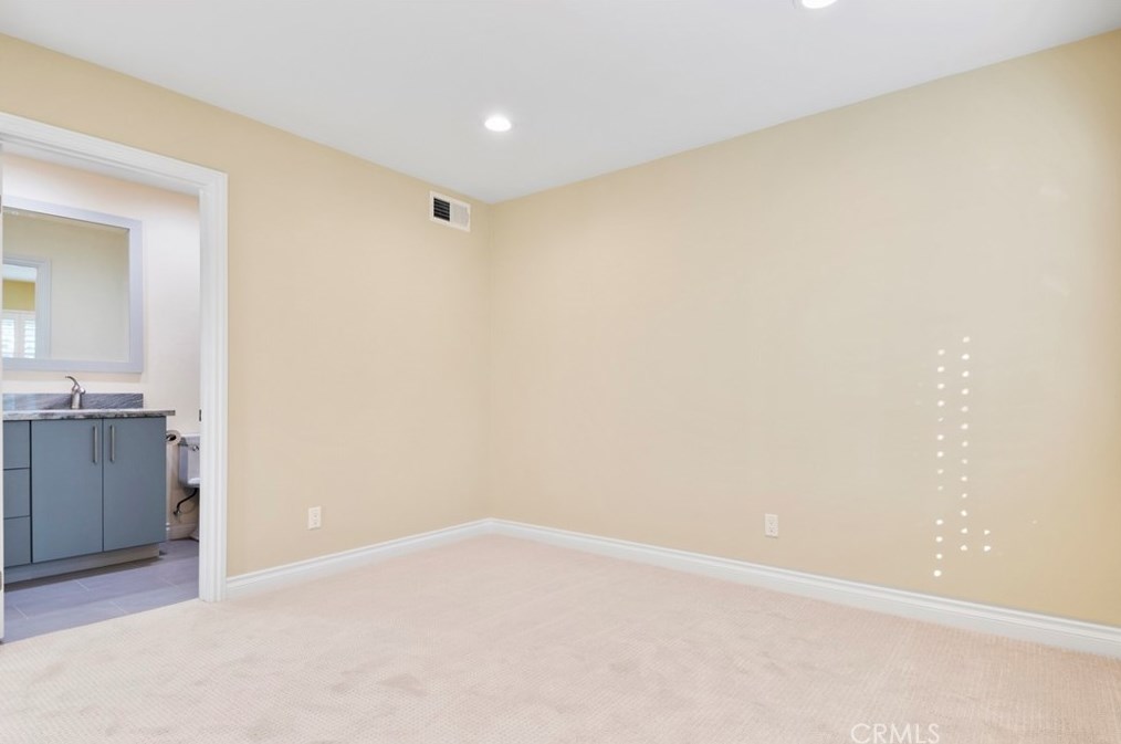 19245 Seabrook Ln, Huntington Beach CA  92648-5521 exterior