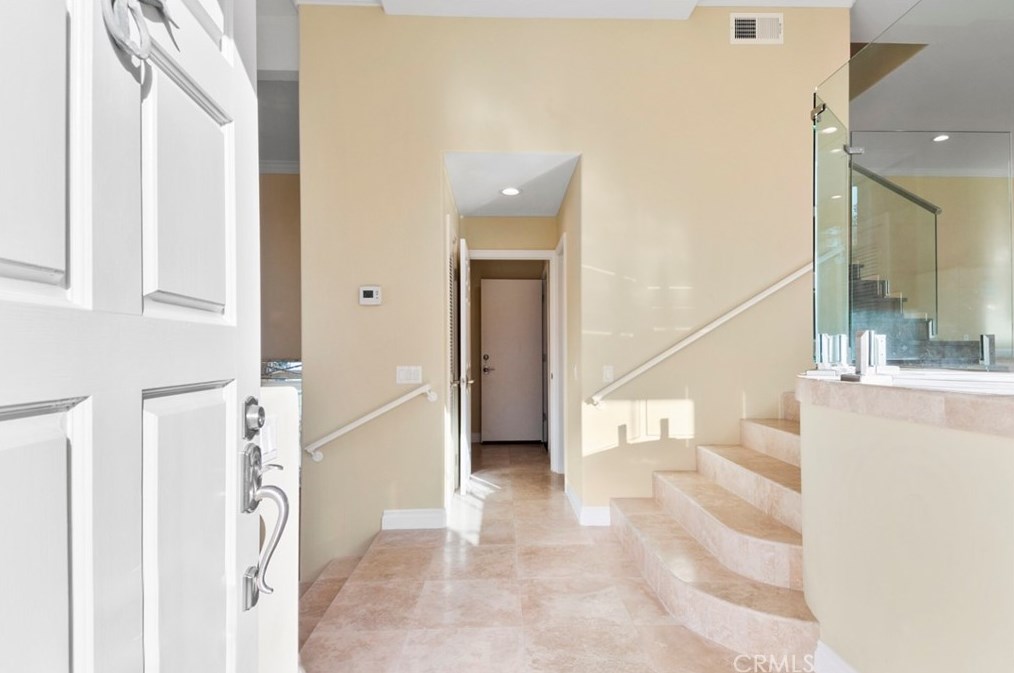 19245 Seabrook Ln, Huntington Beach CA  92648-5521 exterior
