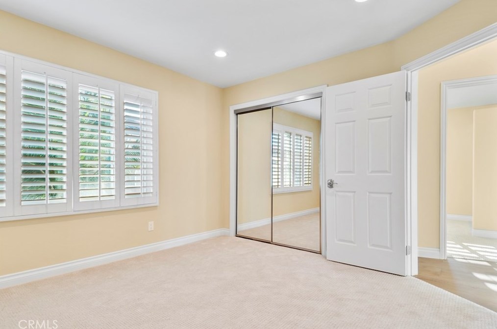 19245 Seabrook Ln, Huntington Beach CA  92648-5521 exterior
