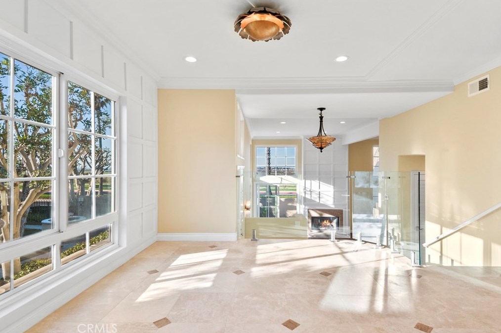 19245 Seabrook Ln, Huntington Beach CA  92648-5521 exterior