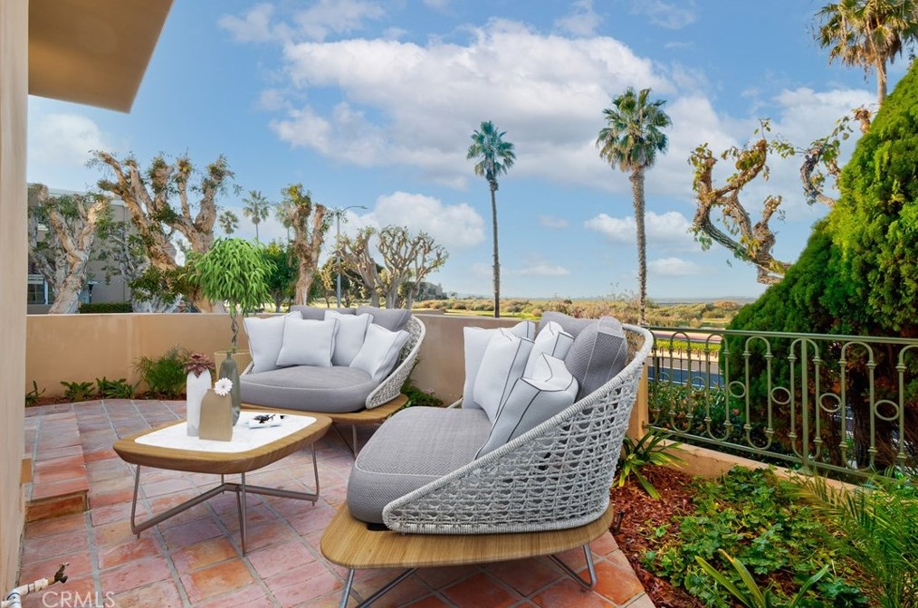 19245 Seabrook Ln, Huntington Beach CA  92648-5521 exterior