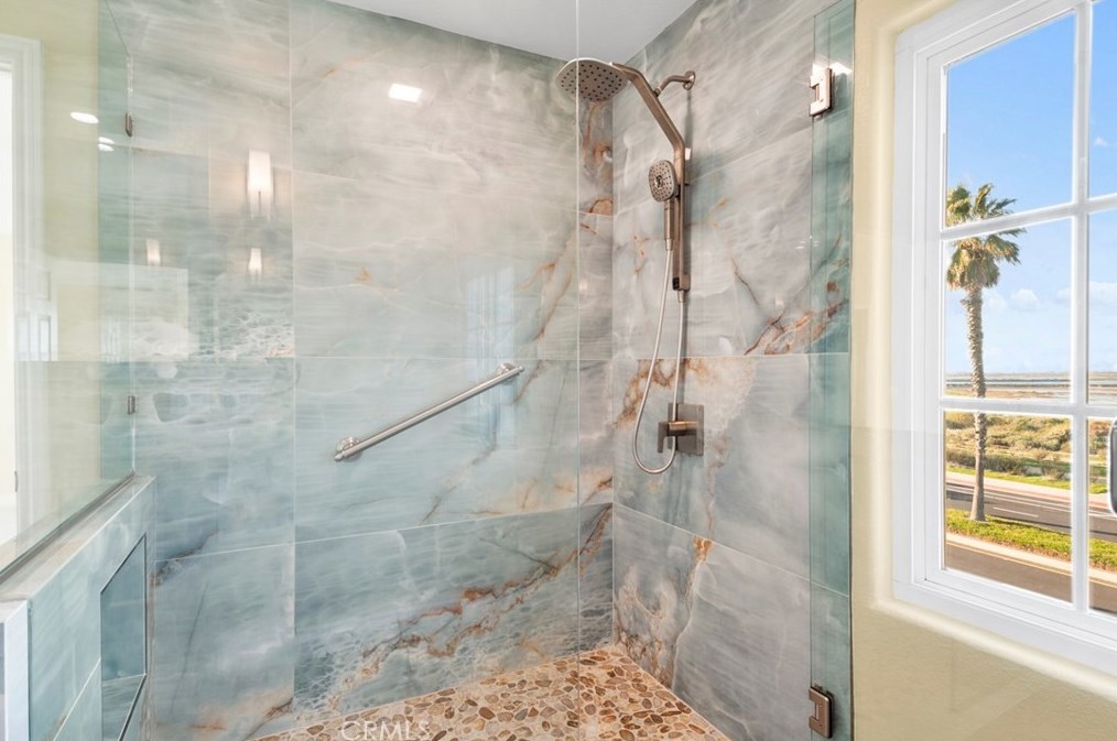 19245 Seabrook Ln, Huntington Beach CA  92648-5521 exterior