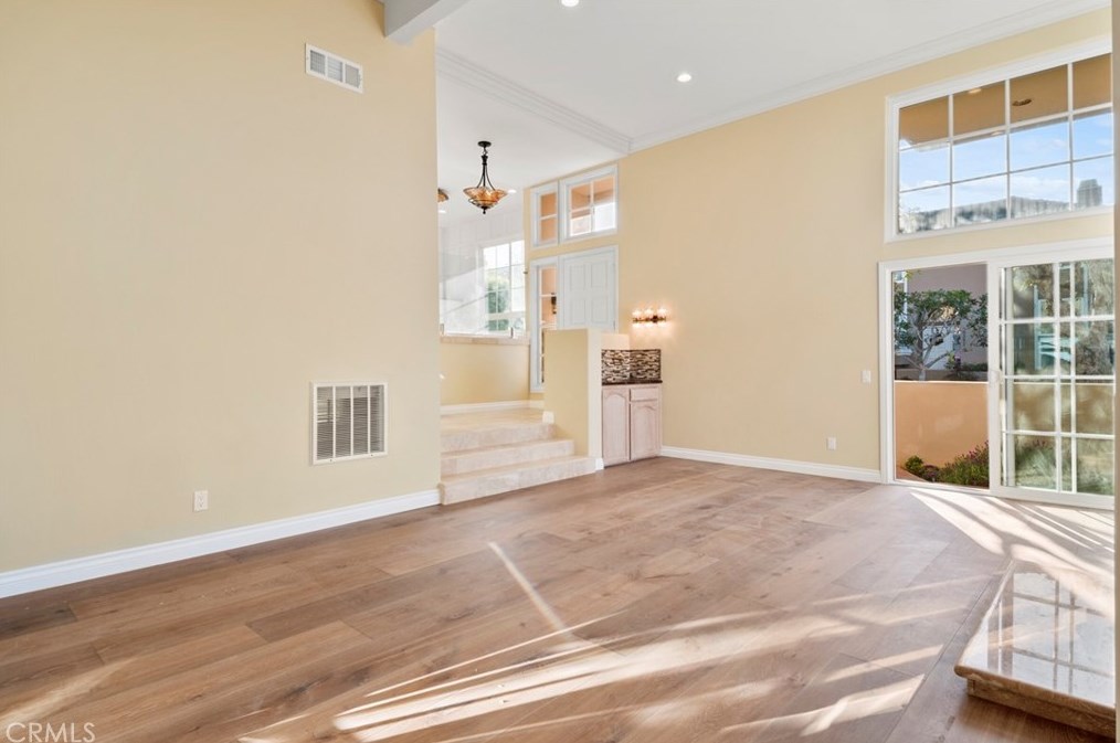 19245 Seabrook Ln, Huntington Beach CA  92648-5521 exterior
