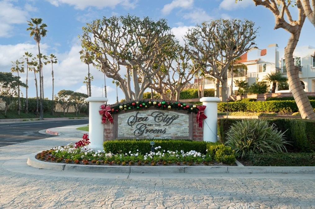 19245 Seabrook Ln, Huntington Beach CA  92648-5521 exterior